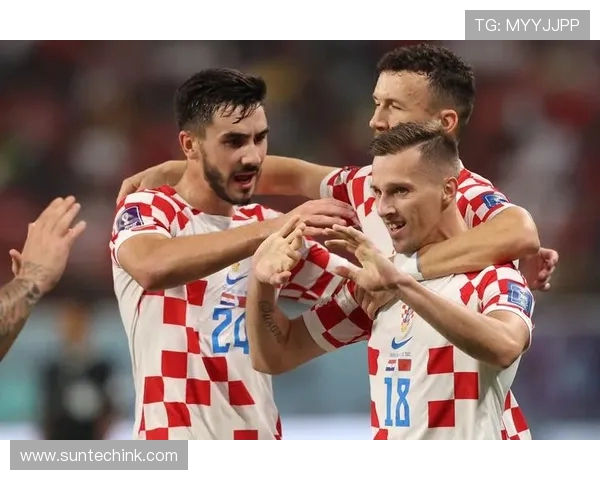 魔笛低调现身新球队用行动示好为队友人手送上最新款手机